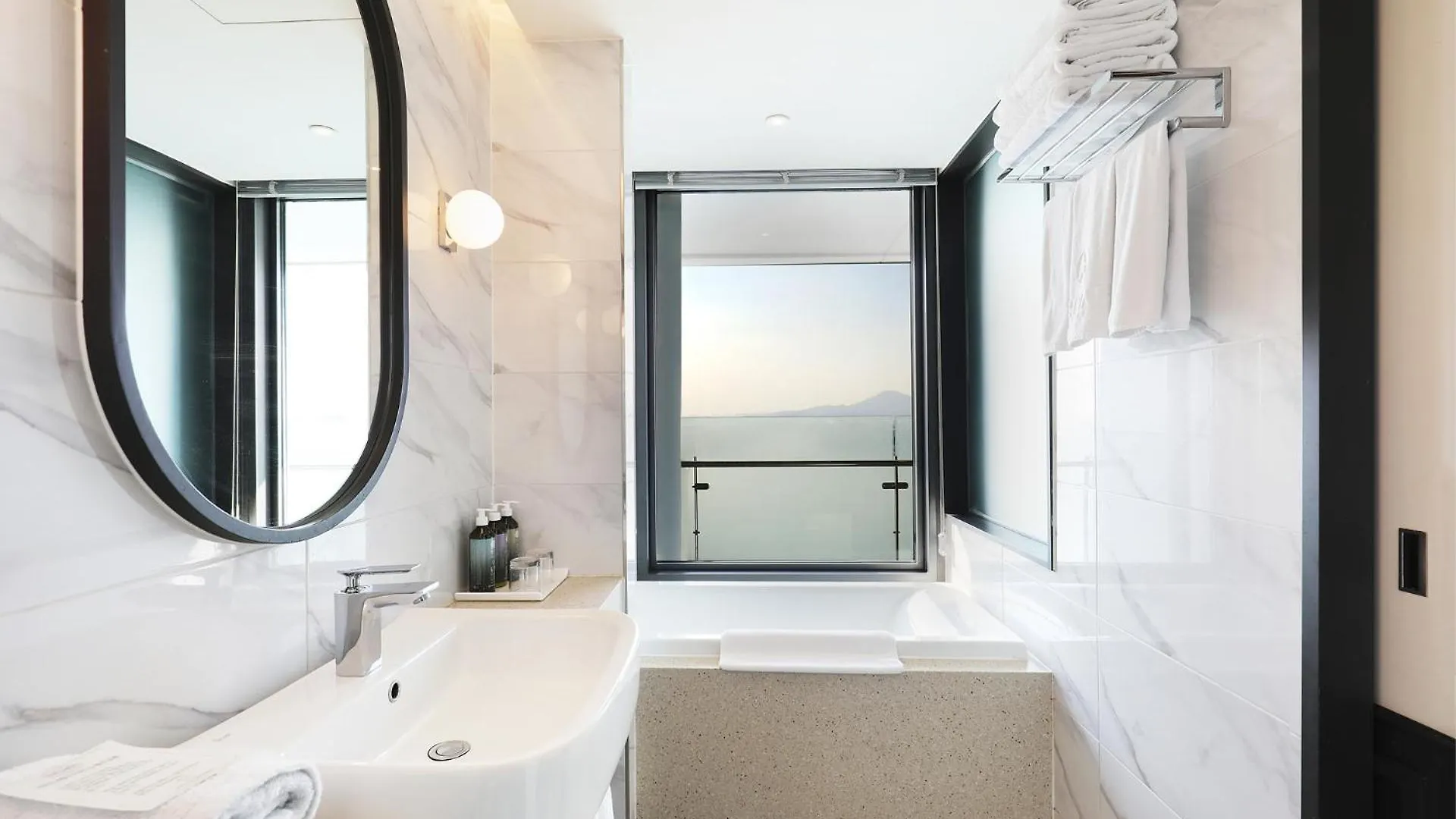 Hotel Marinabay Seoul Ara 김포 4*,  대한민국