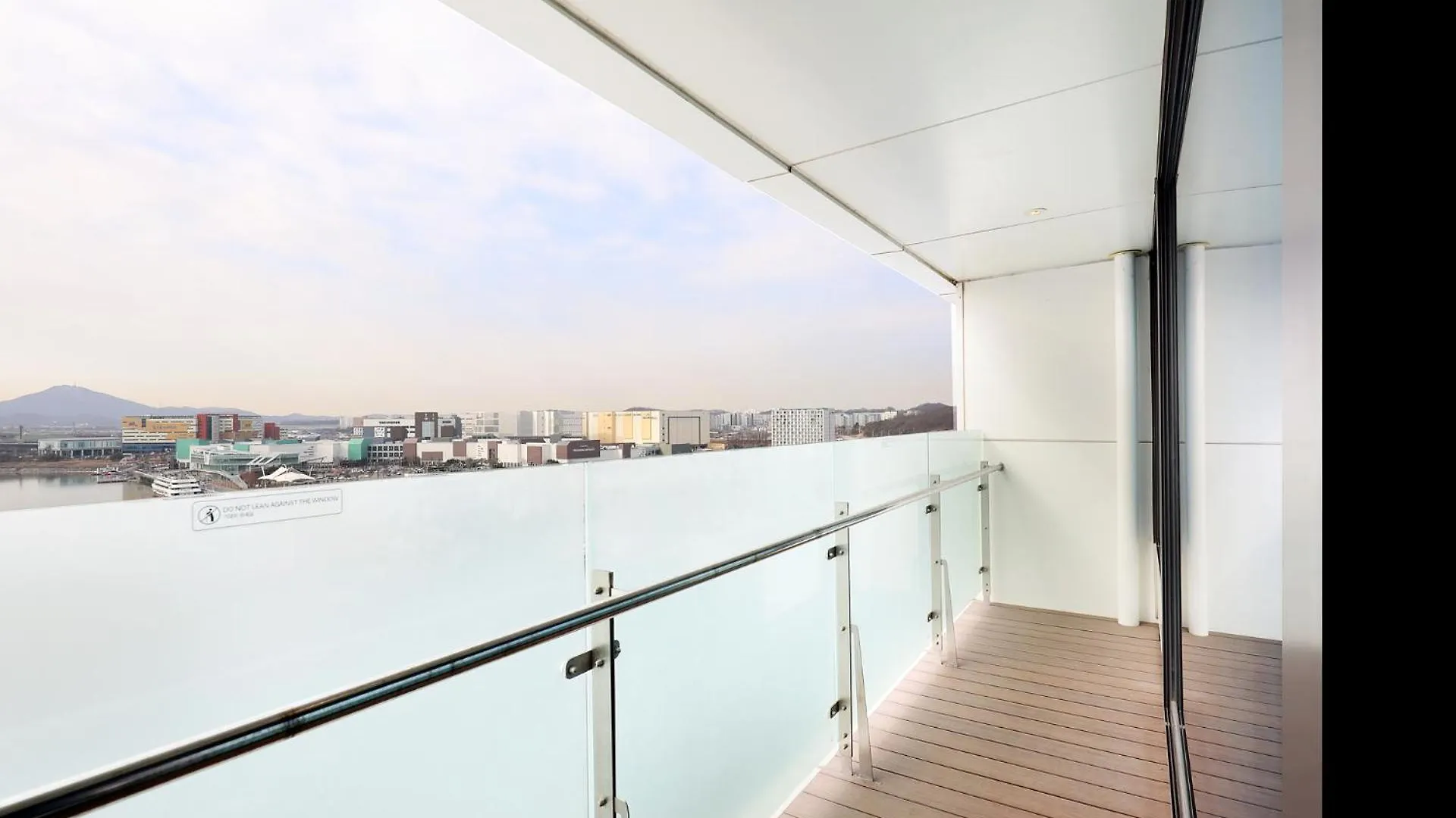 Hotel Marinabay Seoul Ara 김포 4*,