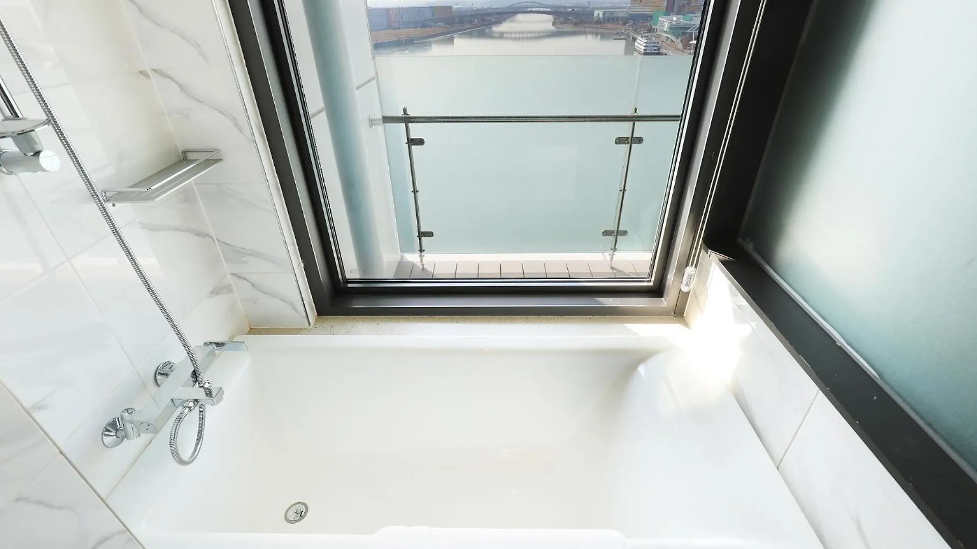 Hotel Marinabay Seoul Ara 김포